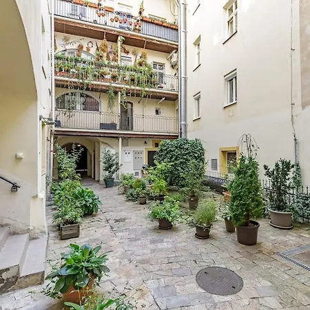아파트 Penthouse 360 Castle View - In The Heart Of Old Town *
